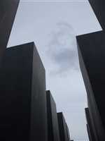 Himmel uber Berlin en Holocaust monument.jpg